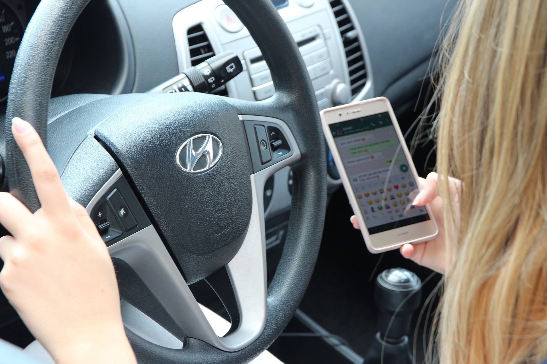 mobile phone use while driving